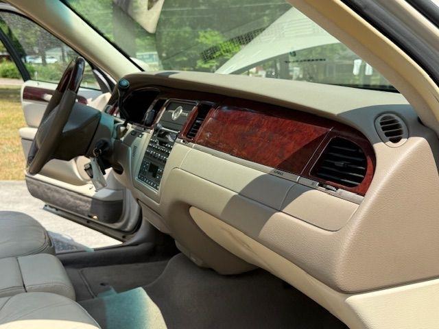 Lincoln Town Car Cartier 2003