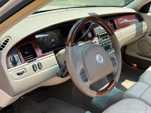 Lincoln Town Car Cartier 2003