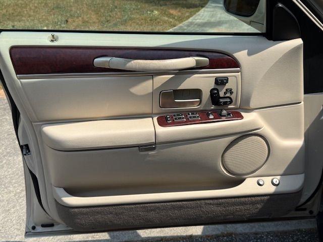 Lincoln Town Car Cartier 2003