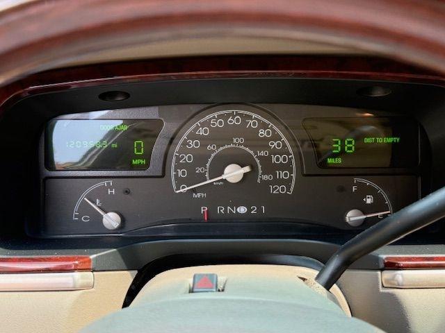 Lincoln Town Car Cartier 2003