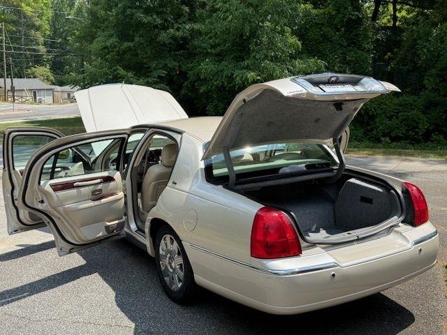 Lincoln Town Car Cartier 2003