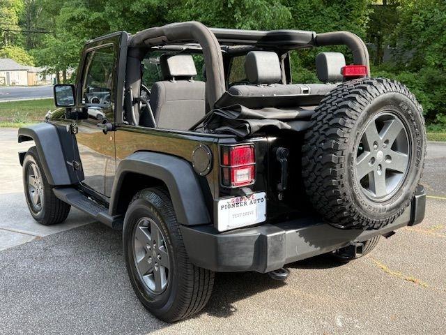 Jeep Wrangler Sport 4WD 2010