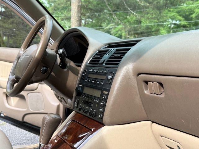 Lexus LS 400 Base 1995