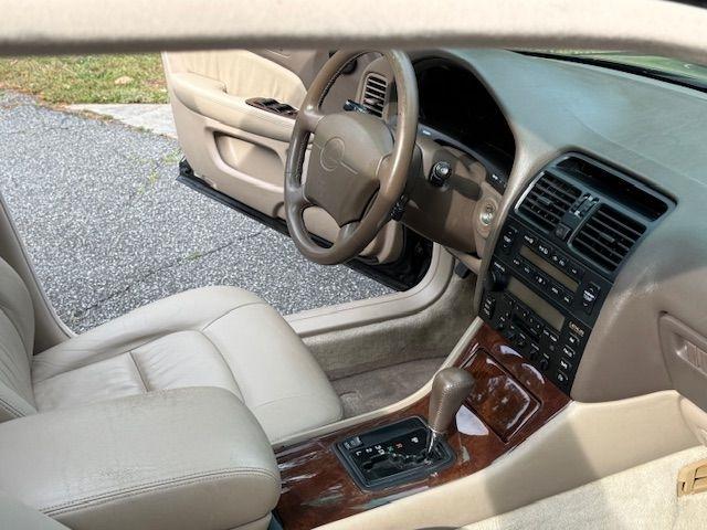 Lexus LS 400 Base 1995