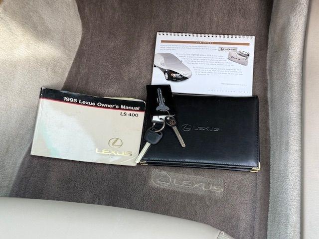 Lexus LS 400 Base 1995