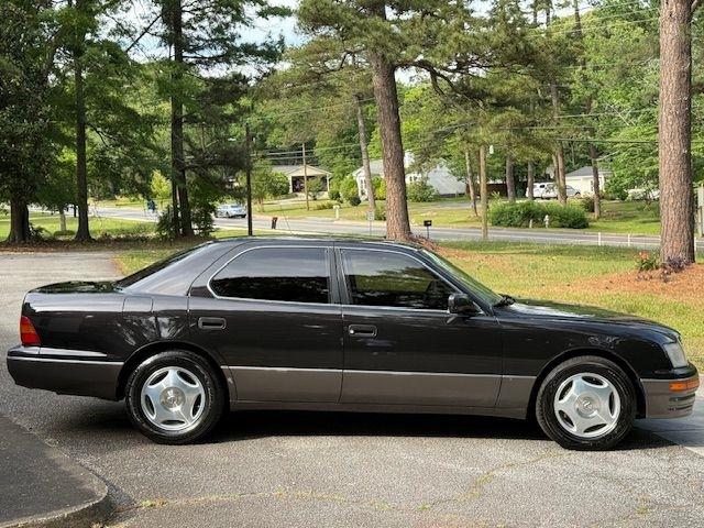 Lexus LS 400 Base 1995