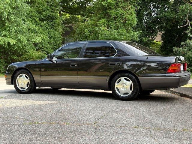Lexus LS 400 Base 1995