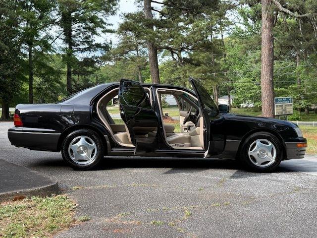 Lexus LS 400 Base 1995