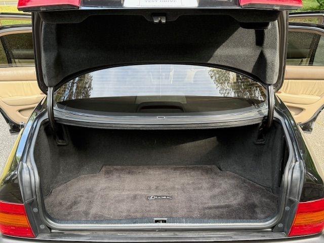 Lexus LS 400 Base 1995