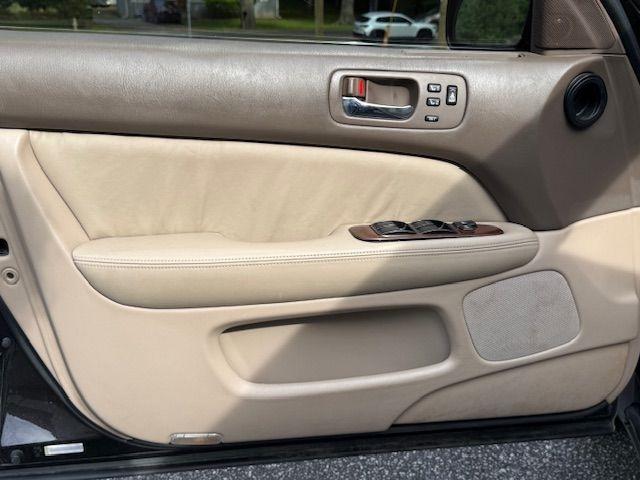 Lexus LS 400 Base 1995