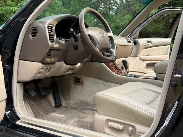 Lexus LS 400 Base 1995
