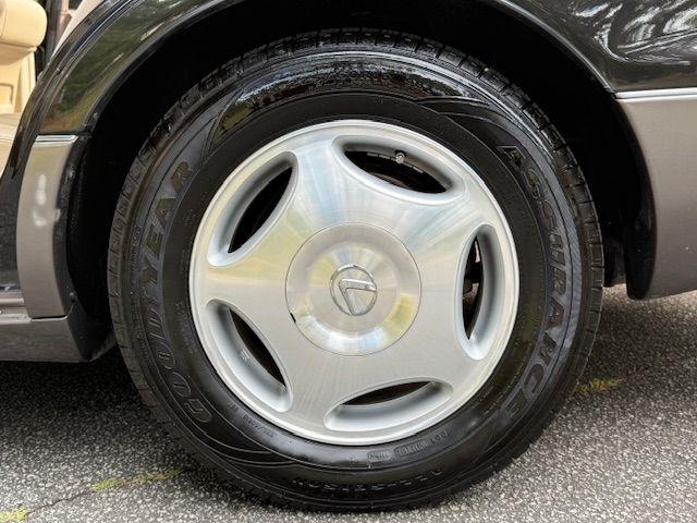 Lexus LS 400 Base 1995