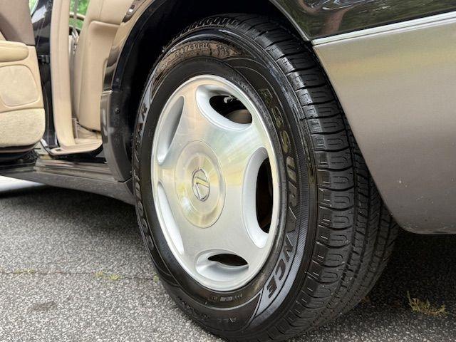 Lexus LS 400 Base 1995