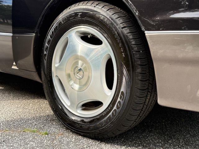 Lexus LS 400 Base 1995