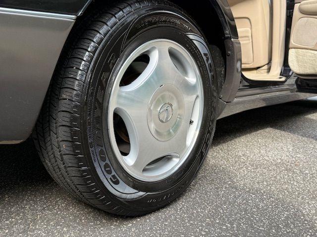 Lexus LS 400 Base 1995