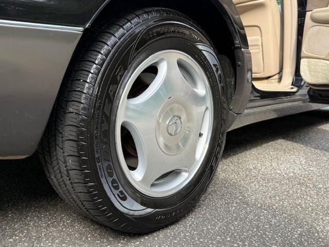 Lexus LS 400 Base 1995
