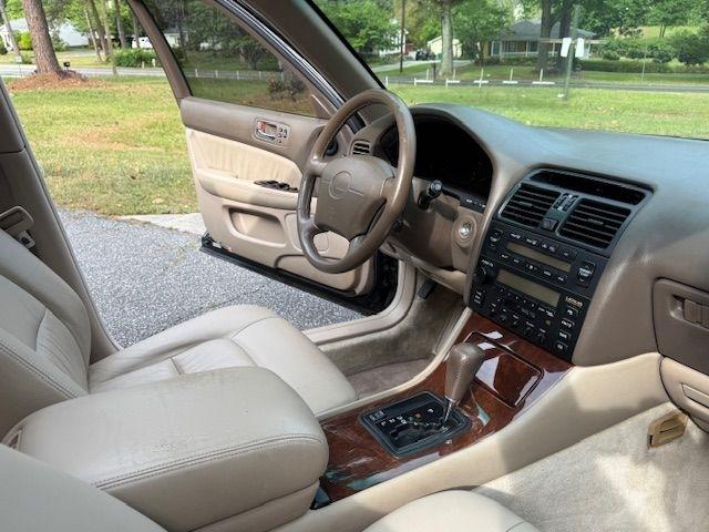 Lexus LS 400 Base 1995