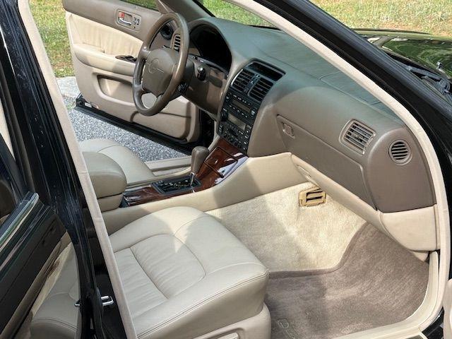 Lexus LS 400 Base 1995