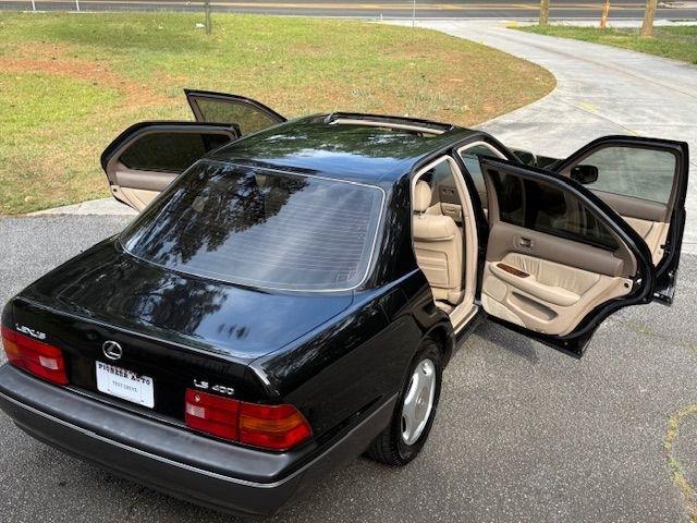 Lexus LS 400 Base 1995