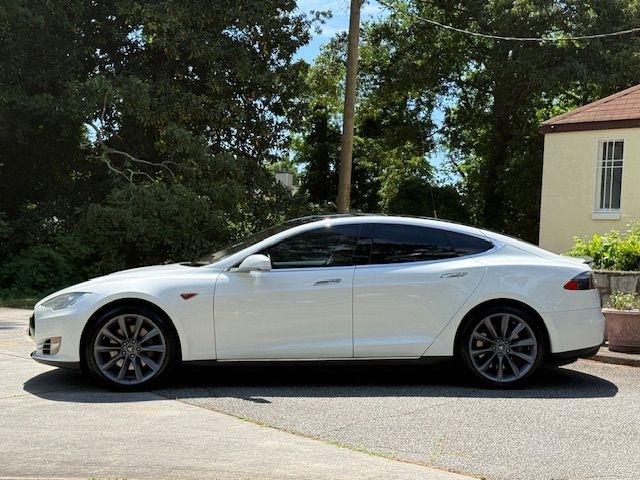 Tesla Model S Signature Performance 2012