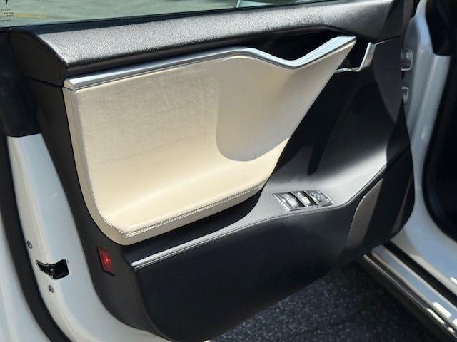 Tesla Model S Signature Performance 2012