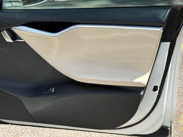 Tesla Model S Signature Performance 2012