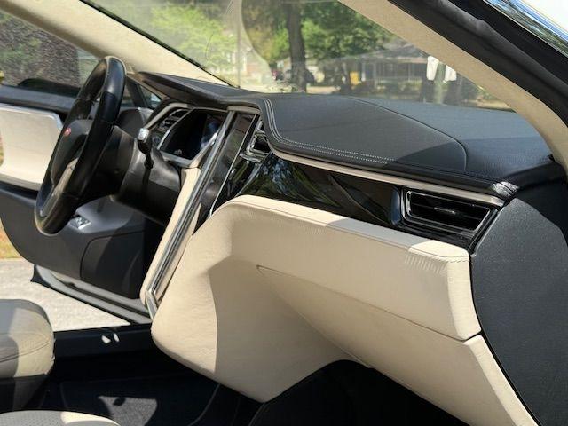 Tesla Model S Signature Performance 2012