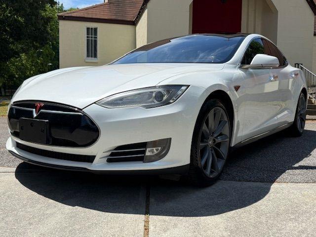 Tesla Model S Signature Performance 2012