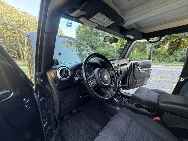 Jeep Wrangler Unlimited Sahara 4WD 2011