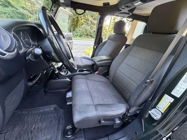 Jeep Wrangler Unlimited Sahara 4WD 2011