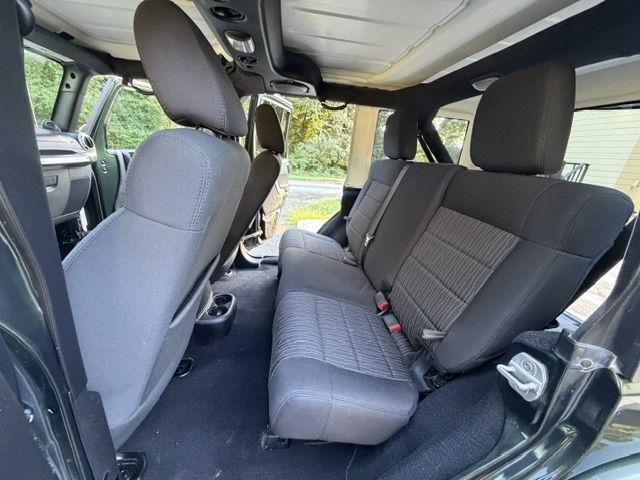 Jeep Wrangler Unlimited Sahara 4WD 2011
