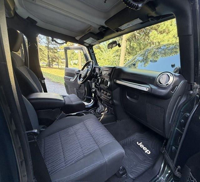 Jeep Wrangler Unlimited Sahara 4WD 2011