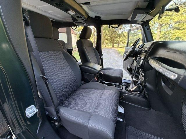 Jeep Wrangler Unlimited Sahara 4WD 2011