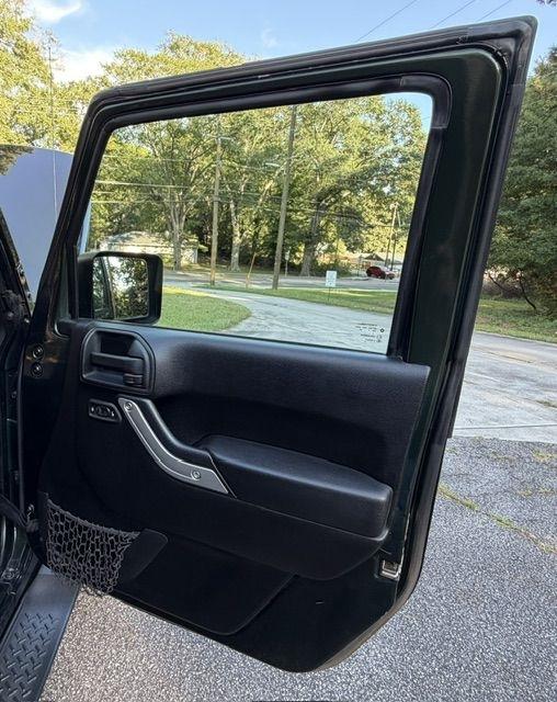 Jeep Wrangler Unlimited Sahara 4WD 2011