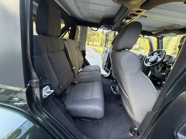 Jeep Wrangler Unlimited Sahara 4WD 2011