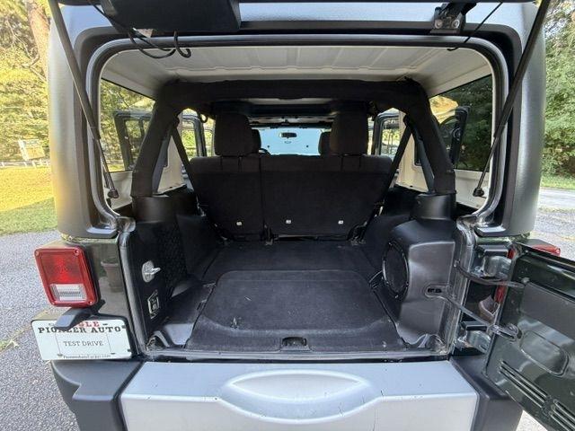 Jeep Wrangler Unlimited Sahara 4WD 2011