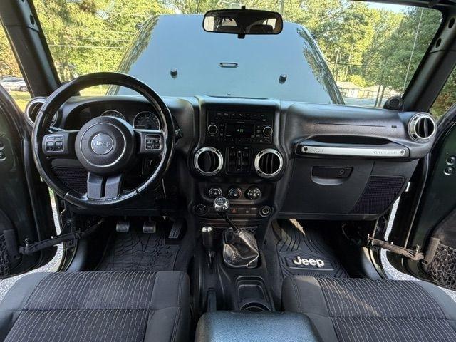 Jeep Wrangler Unlimited Sahara 4WD 2011