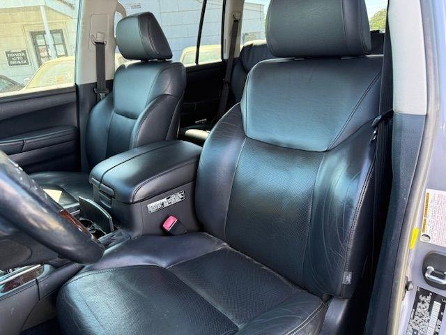 Lexus LX 570 Sport Utility 2011