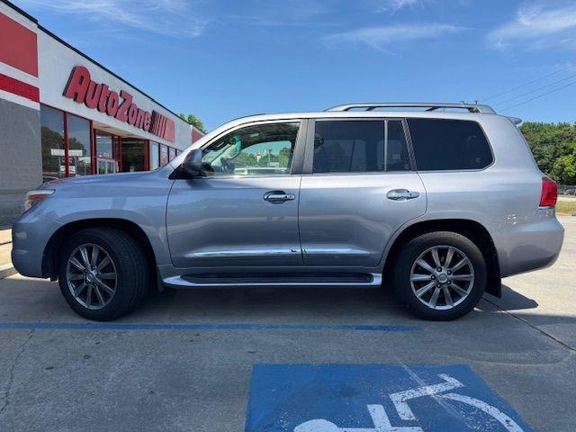 Lexus LX 570 Sport Utility 2011