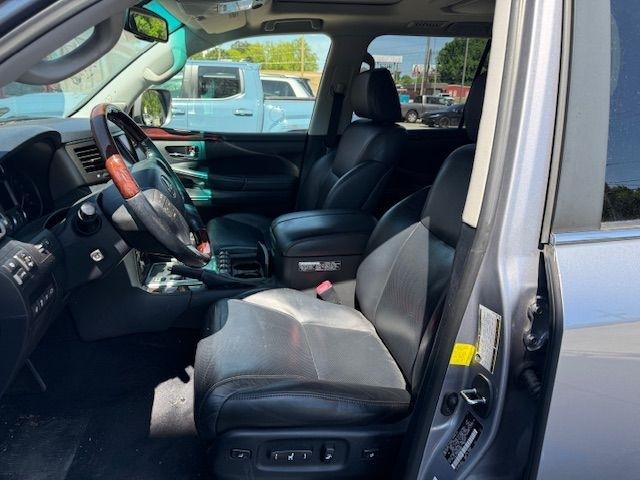 Lexus LX 570 Sport Utility 2011