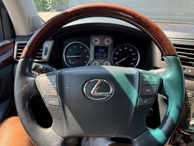 Lexus LX 570 Sport Utility 2011