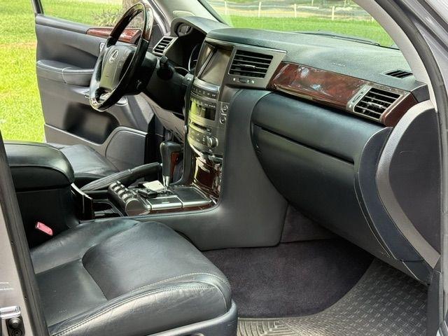 Lexus LX 570 Sport Utility 2011