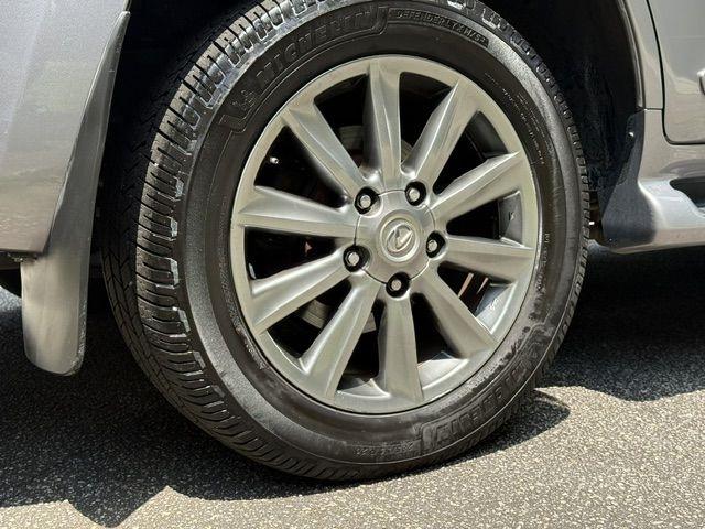 Lexus LX 570 Sport Utility 2011