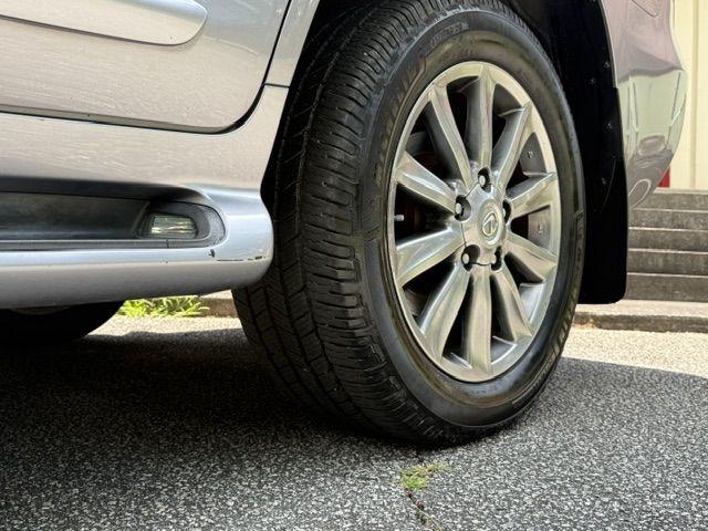 Lexus LX 570 Sport Utility 2011