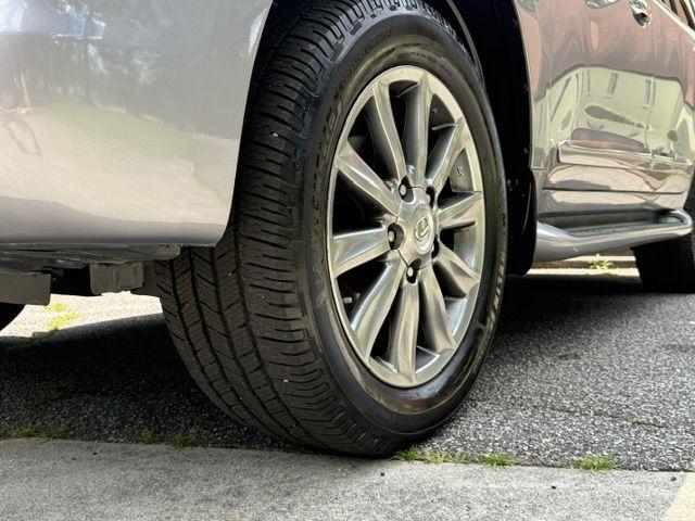 Lexus LX 570 Sport Utility 2011