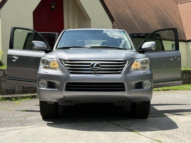Lexus LX 570 Sport Utility 2011
