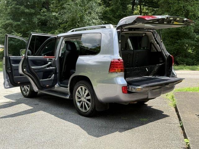 Lexus LX 570 Sport Utility 2011