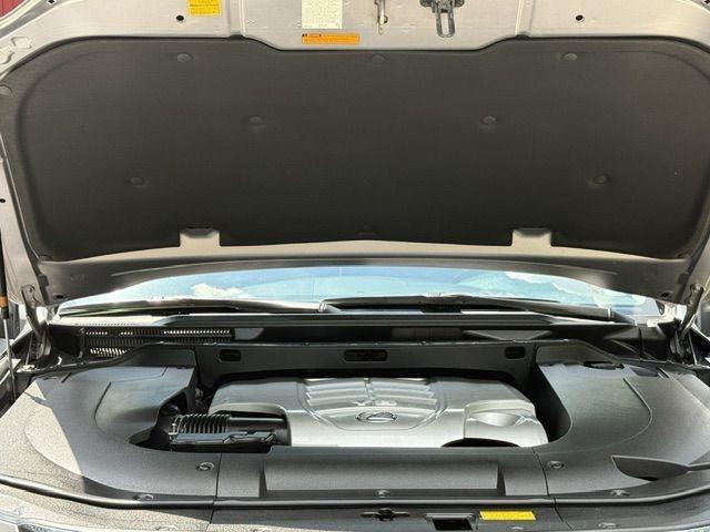 Lexus LX 570 Sport Utility 2011