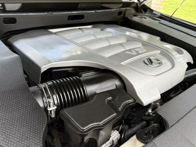 Lexus LX 570 Sport Utility 2011