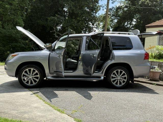 Lexus LX 570 Sport Utility 2011